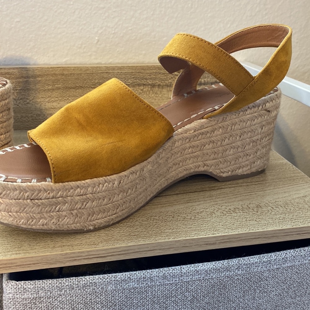 Universal Thread platform ankle strap sandals